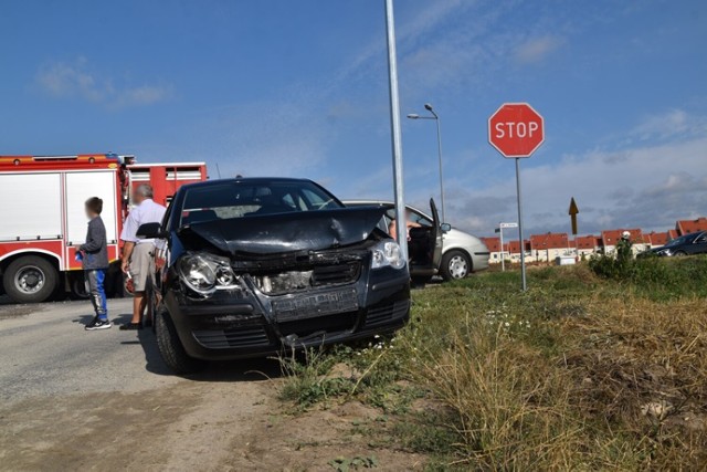 Poranna stłuczka w Czmonu. Utrudnienia na trasie Śrem - Poznań.  Na miejscu strażacy i policja