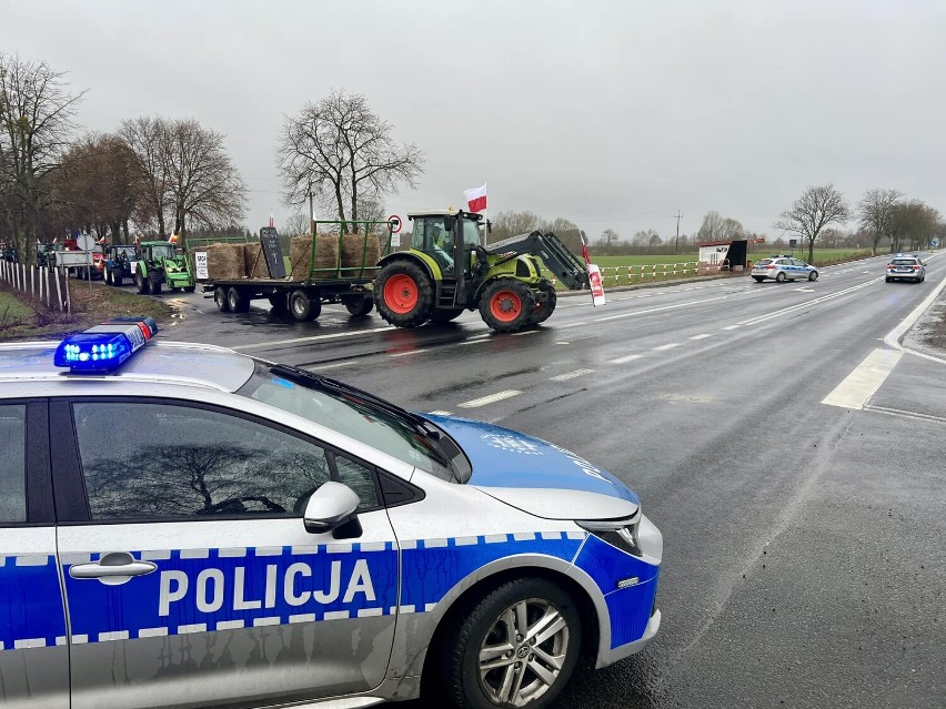 Rolnicy protestują w Pile. Blokują obwodnicę na DK 10 i DK 11 przy wjeździe do Motylewa 