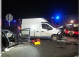 W Młodasku zderzył się samochód osobowy z dostawczakiem