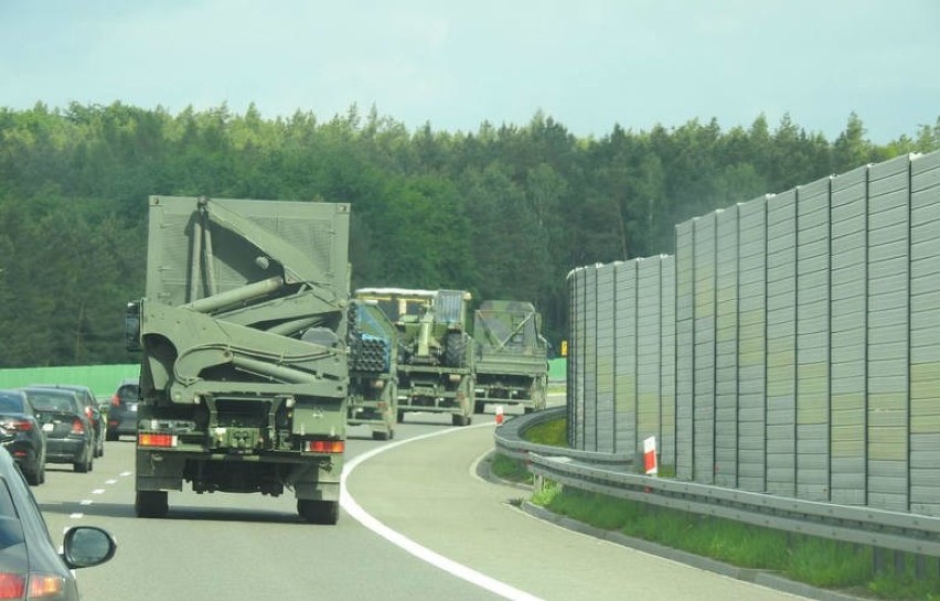 Kierowcy mogą natknąć się na kolumny pojazdów wojskowych