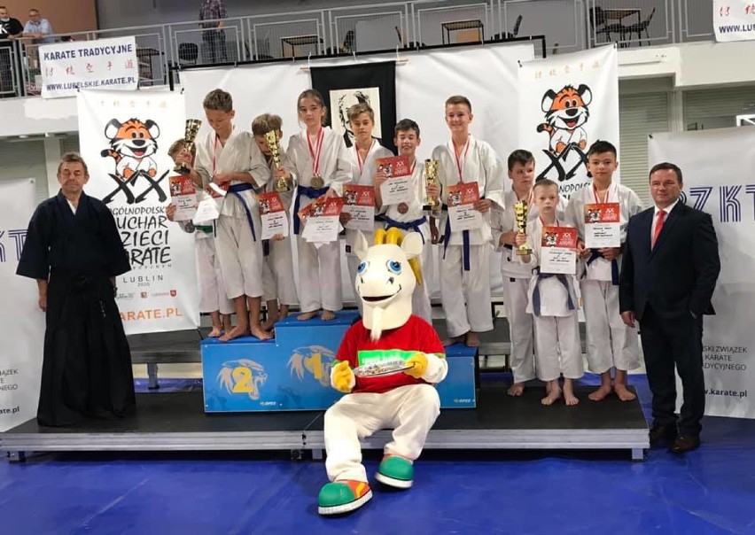 Siedem medali dla młodych karateków z Tomaszowa Lubelskiego