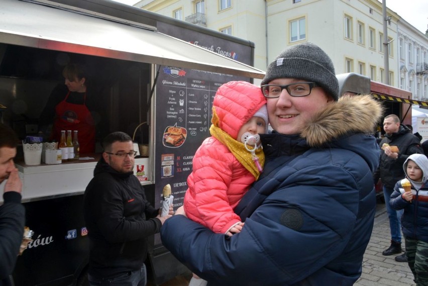 Food Trucki opanowały centrum Kielc. Trwa święto ulicznego jedzenia 