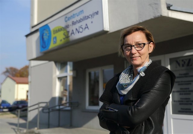 Hanna Gural, dyrektor Centrum Edukacyjno-Rehabilitacyjnego „Szansa” uważa, że miejskie emzetki powinny wrócić na starą trasę, bo dotarcie na zajęcia jest bardzo problematyczne
