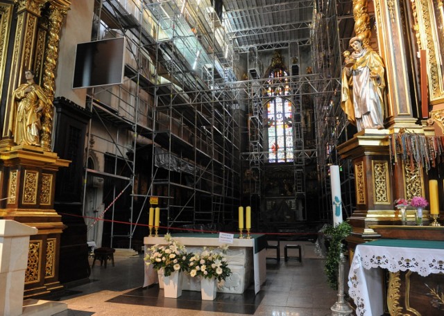 W prezbiterium bazyliki archikatedralnej obrządku łacińskiego w Przemyślu, stanęło wielkie rusztowanie. Do października potrwa czyszczenie ścian i sklepień. Ostatni raz tego typu prace wykonywane były 40 lat temu. 


