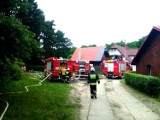 Ogień w Jezierzanach budynku przy ośrodku wczasowym. Zdjęcia 