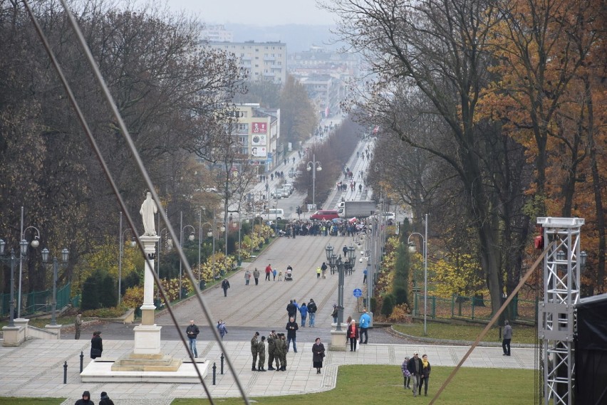 Jasnogórskie Obchody 100-lecia Odzyskania Niepodległości z udziałem uczniów szkół z powiatu lublinieckiego i komandosów z Lublińca ZDJĘCIA