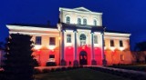 Pałac w Złoczewie podświetlony z okazji majowych świąt. Zobacz jak się prezentuje w narodowych barwach ZDJĘCIA