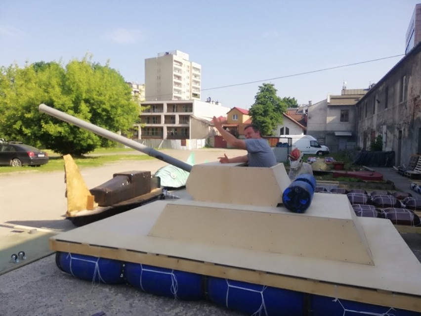 Kraków. CENTRUM B7 Nowa Huta buduje czołg na Wodną Masę Krytyczną [ZDJĘCIA]
