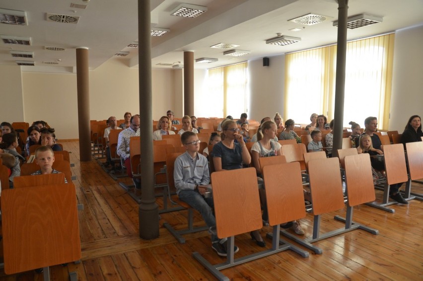 Młodzi studenci Państwowej Wyższej Szkoły Zawodowej w...