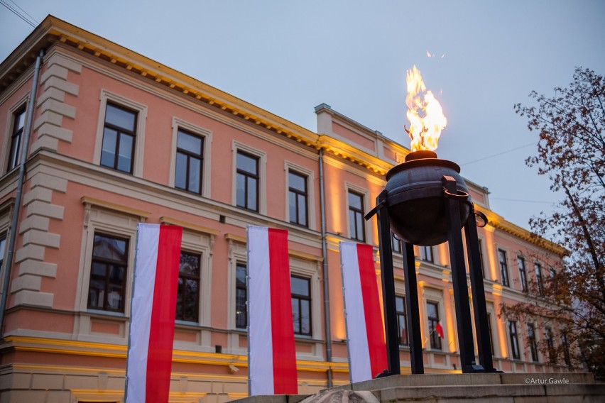 Tarnów. Przy Pomniku Nieznanego Żołnierza w Tarnowie uczcili 102. rocznicę odzyskania niepodległości przez Polskę. [ZDJĘCIA]