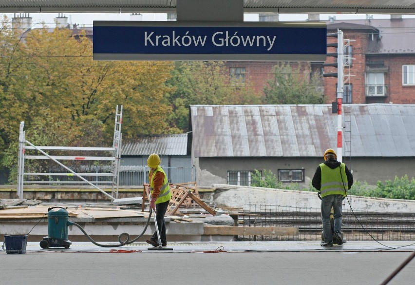 Dworzec Główny w Krakowie: peron nr 3 już odnowiony [ZDJĘCIA]