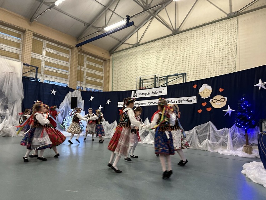 Roztańczony jubileusz 15-lecia Zespołu Tańca Ludowego Sędomir w Sandomierzu połączony z obchodami Dnia Babci i Dziadka