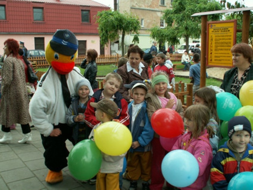 Góra. 10 lat temu otwarto plac zabaw przy ulicy Targowej. To był pierwszy w historii miasta tak duży i nowoczesny obiekt dla dzieci [ZDJĘCIA