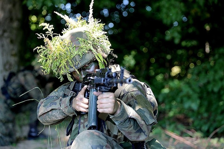 Pierwszy tydzień szkolenia ochotników Dobrowolnej Zasadniczej Służby Wojskowej w 14. Dywizjonie Artylerii Samobieżnej w Jarosławiu [ZDJĘCIA]