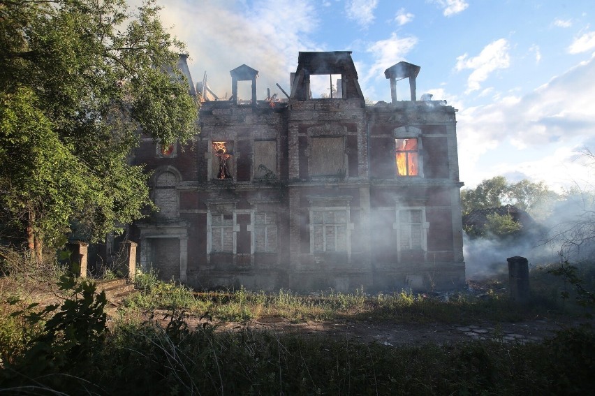 Willa w Podjuchach, która spłonęła, miała być sprzedana. Nikt nie chciał jej kupić...