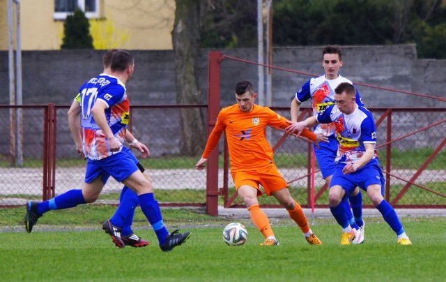 W sobotnim meczu 20. kolejki IV ligi Orlęta Aleksandrów Kujawski przegrały na własnym boisku z ROL.KO Konojady 2:3 (0:1).