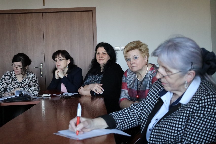 Miejska Rada Seniorów w Radomsku debatowała m.in. o walce ze...