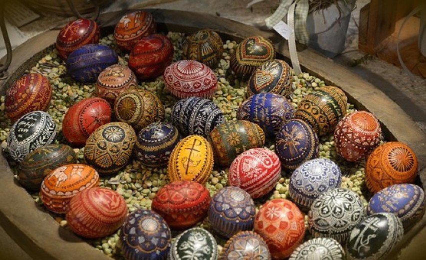 Oto świąteczne wzory, czyli jak pomalować jajka na Wielkanoc (DUŻO ZDJĘĆ)