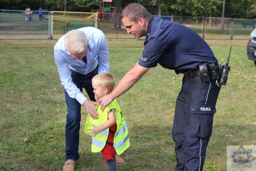 Policjanci z Aleksandrowa Kujawskiego na festynie na zakończenie lata