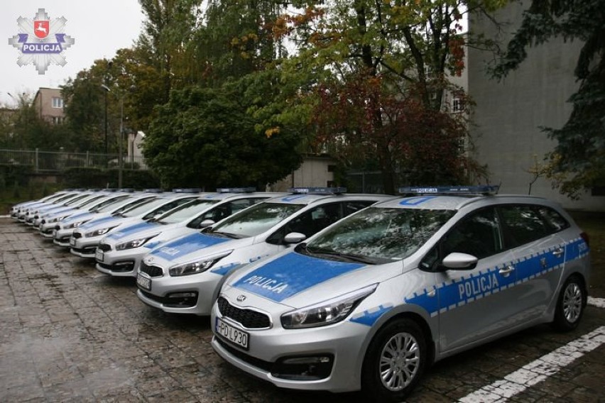 Nowe radiowozy i odznaki resortowe dla policjantów (FOTO)