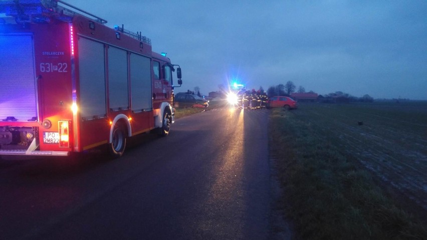 Czołowe zderzenie dwóch aut pod Damasławkiem 