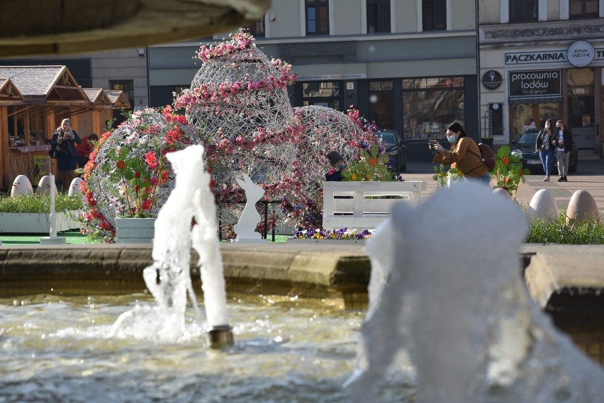 Fontanna na rynku w Rybniku już działa! 1 kwietnia ruszą tańczące fontanny przy bazylice