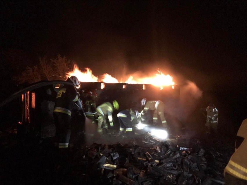 Przez kilka godzin strażacy gasili pożar budynku w Jasienicy koło Birczy w powiecie przemyskim [ZDJĘCIA]