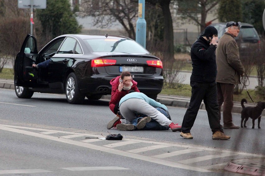 Potrącenie na ulicy Wrocławskiej w Legnicy (ZDJĘCIA)