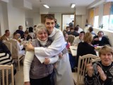 Uczniowie ZSS w Żorach odwiedzili podopiecznych Domu Senior-Wigor [ZDJĘCIA]