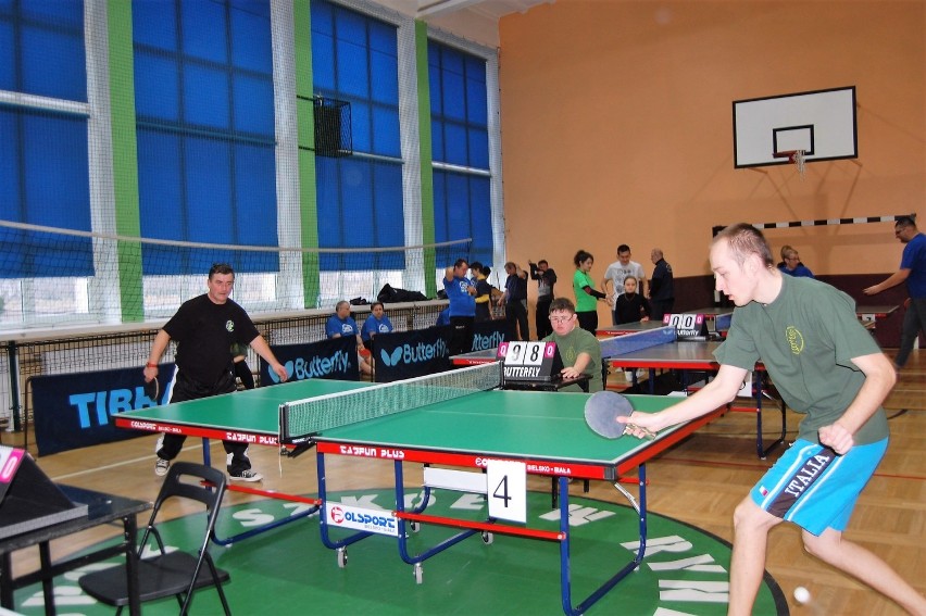 X Okręgowy Turniej Tenisa Stołowego Osób Niepełnosprawnych rozegrano w Rynarzewie [zdjęcia]