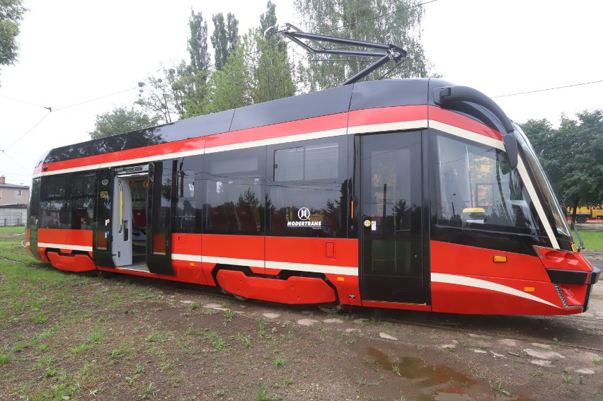 Nowe wozy Tramwajów Śląskich Moderusy MF 10 AC gotowe do...