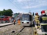 W Gdańsku wykoleił się tramwaj w sobotę 20.06.2020. Wypadł z szyn i uderzył w słup trakcyjny. Lekko ranni zostali pasażerowie