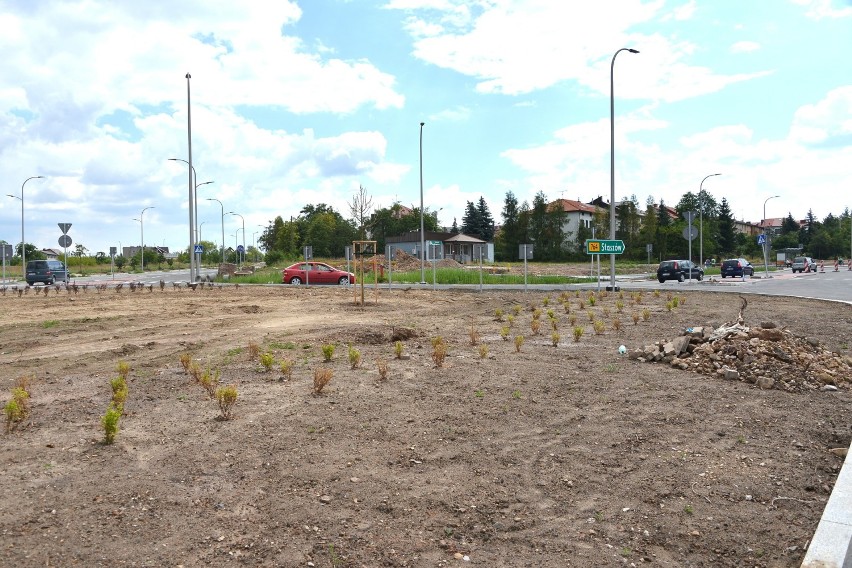 Budowa ulicy Pileckiego w Kielcach, nowej trasy wojewódzkiej na finiszu. Czy zdążą do piątku? (WIDEO, ZDJĘCIA)   