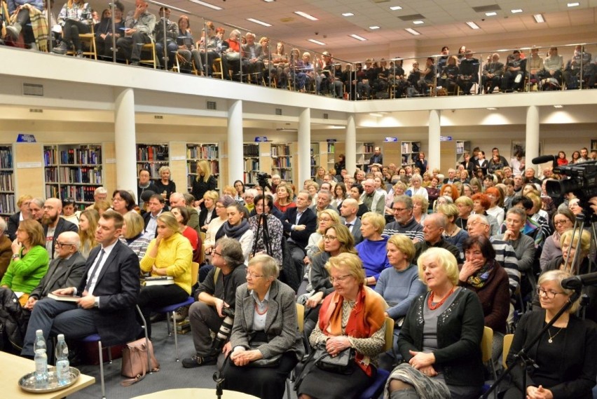 Wiesław Myśliwski w Kielcach jak gwiazda rocka. Oblężenie na spotkaniu w Wojewódzkiej Biblioteki Publicznej w Kielcach (WIDEO, ZDJĘCIA)