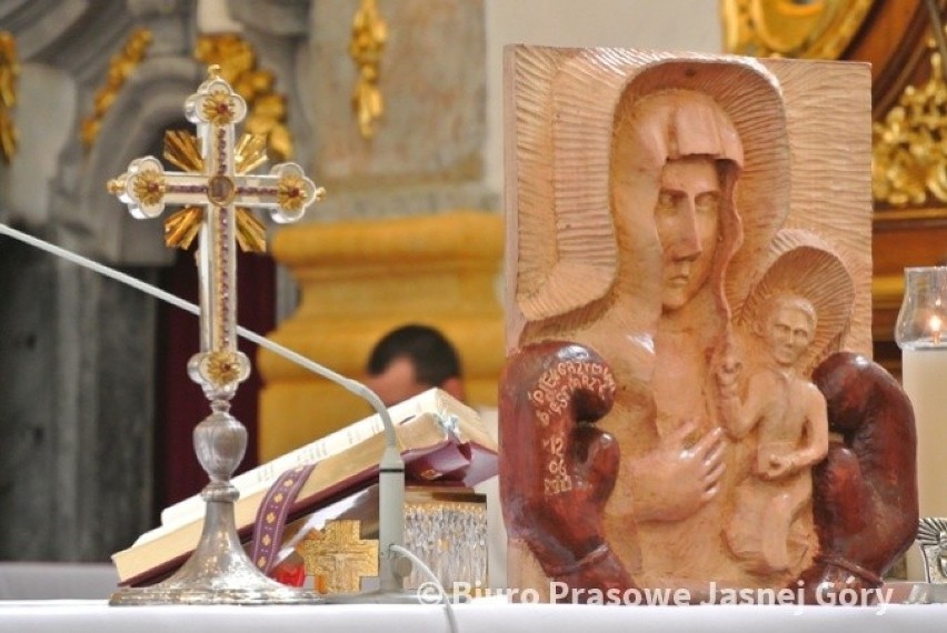 Matka Boska Częstochowska z rękawicami bokserskimi na Jasnej...