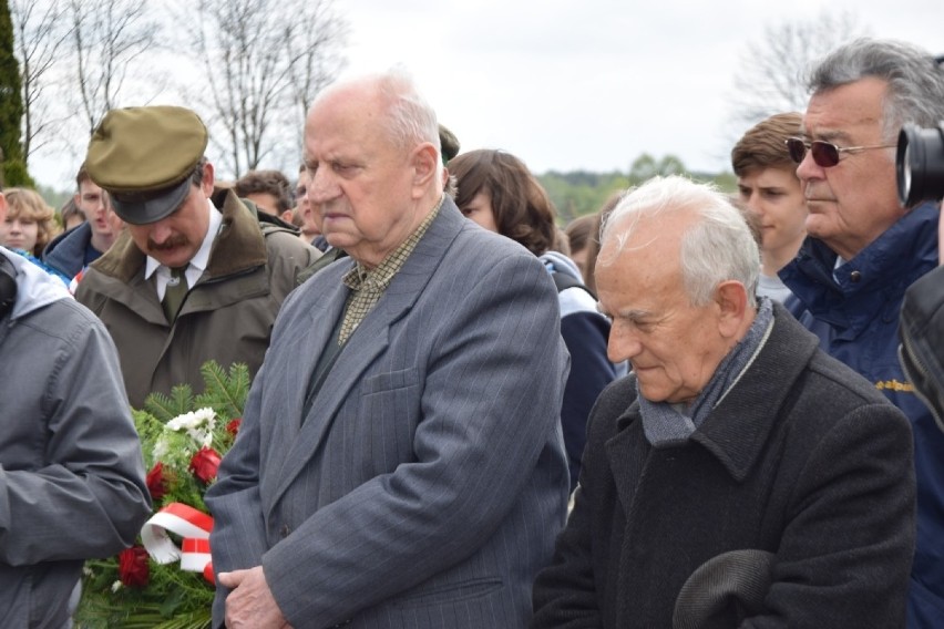 W hołdzie dla ofiar drugiej wojny światowej. Uroczystość na koneckim cmentarzu