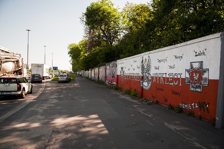 Mur Wyścigów Konnych na Służewcu do remontu - czy ocalejąą graffiti?