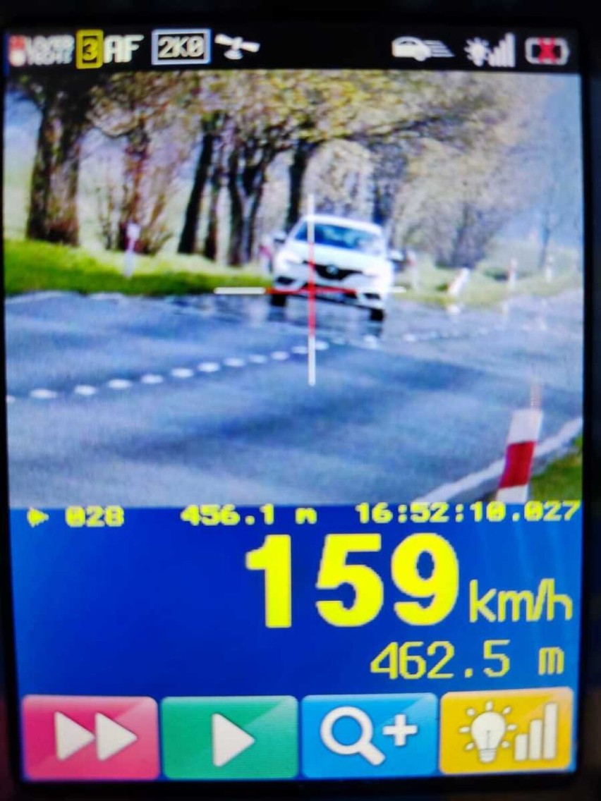 Kierowca z Jutrosina przekroczył dozwoloną prędkość o niemal 70 km/h. Dostał wysoki mandat