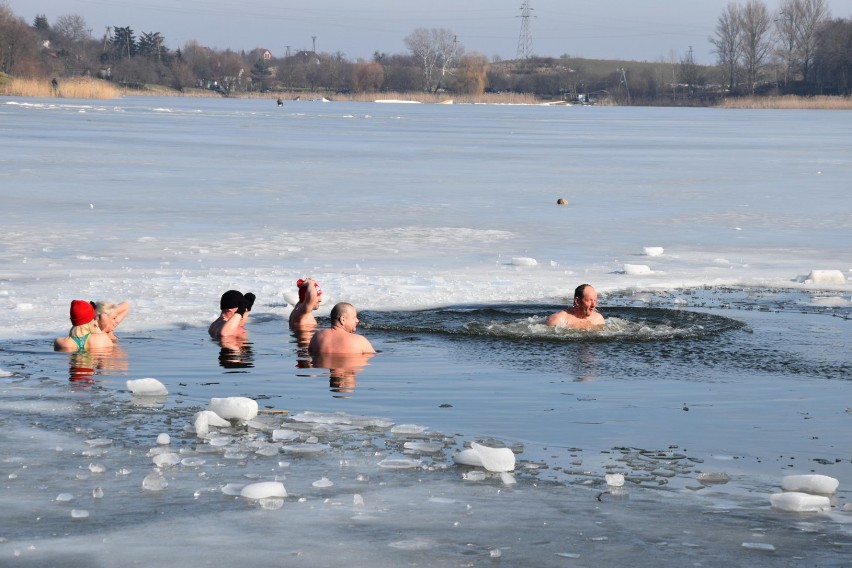 Gniezno: morsowanie na plaży miejskiej [21.02.2021]