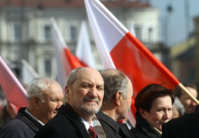 W niedzielę, 8 marca, w Piotrkowie odbył się marsz w obronie demokracji