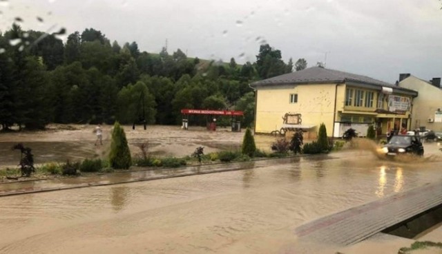 Zgłoszenia cały czas napływają. Gmina Korzenna nie zdołała jeszcze uporać się ze skutkami trąby powietrznej sprzed trzech tygodni.