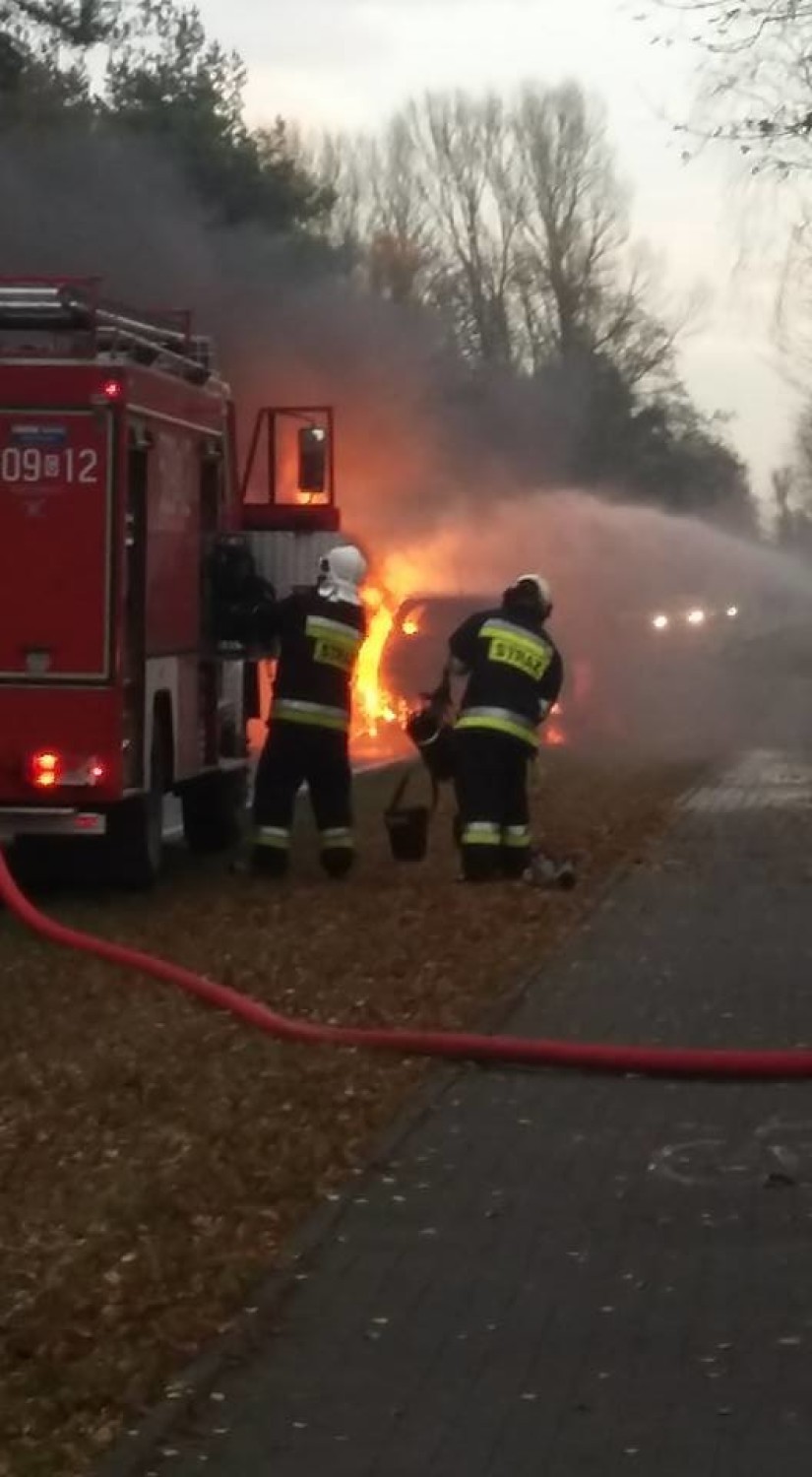 Pożar auta w Chałupach