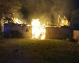 Burze w regionie Konina. Piorun podpalił stodołę w gminie Golina. Pożar w Barbarce