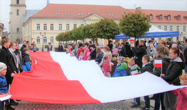 Obchody Święta Konstytucji 3 Maja w Oświęcimiu zawsze odbywają się z licznym udziałem mieszkańców
