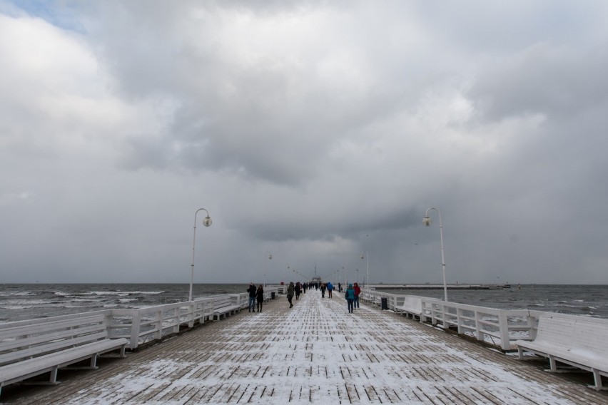 Molo w Sopocie częściowo zamknięte. Głowica i marina niedostępne dla spacerowiczów