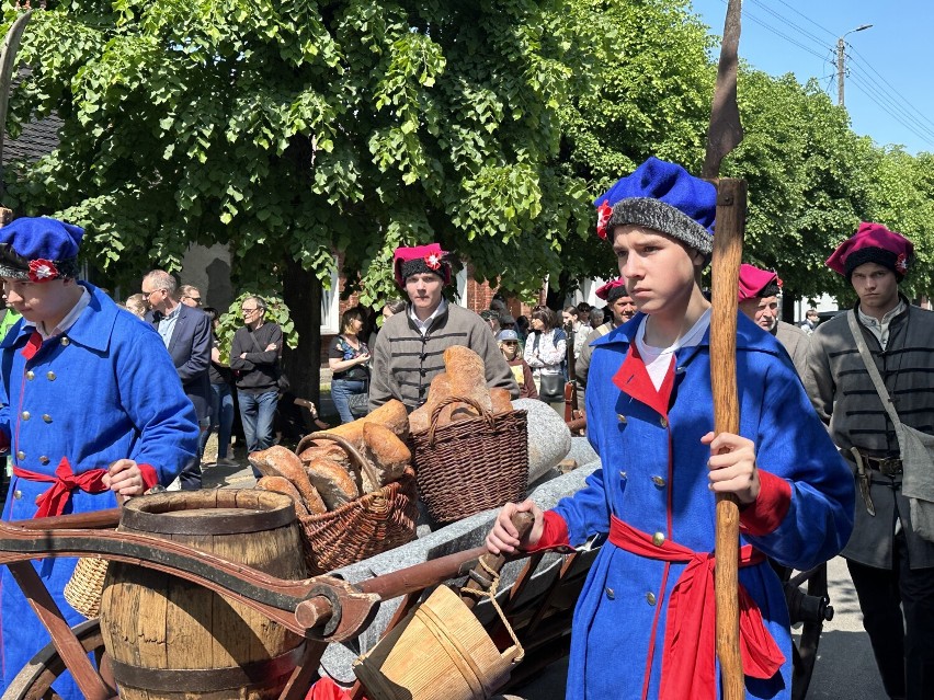 Rekonstrukcja historyczna w Opatówku. Odtworzyli sceny z powstania styczniowego. FILM