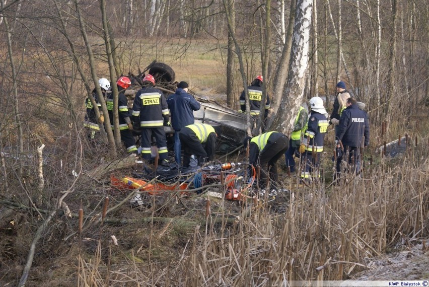 Podlaskie: Pięć osób zginęło w wypadku w Gałkówce pod Ostrołęką na DK 61 [aktl. ZDJĘCIA]