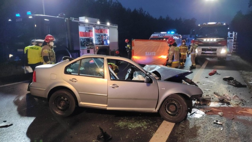 Tragiczny wypadek w Lublińcu. Zginęła jedna osoba, druga jest w ranna. DK 11 była nieprzejezdna