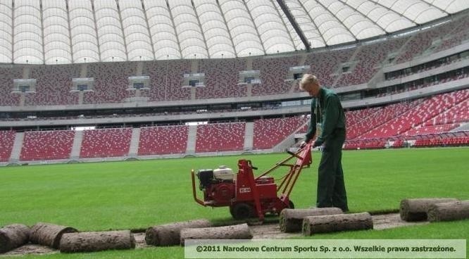 We wtorek rozpoczęto wymianę trawy na Stadionie Narodowym [ZDJĘCIA]