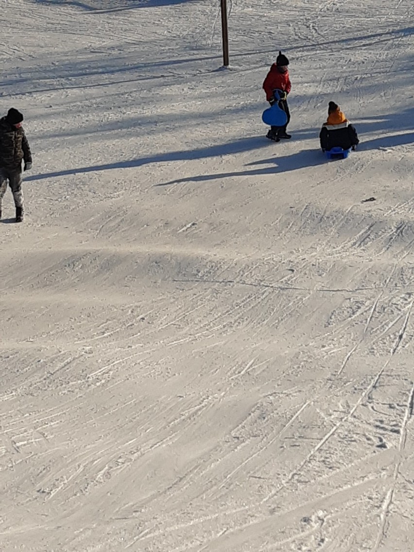 Dokąd zabrać dzieci na sanki i zabawy w śniegu w Suwałkach? [Zdjęcia]